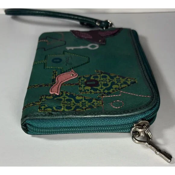Fossil Genuine Leather Green Rectangular Wristlet Bird Key Birdhouse Casual - Picture 4 of 8